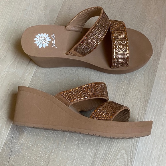 Yellow Box Gold Crystal Platform Wedge Double-Strap Slide Sandals - Size 6 - Picture 2 of 6